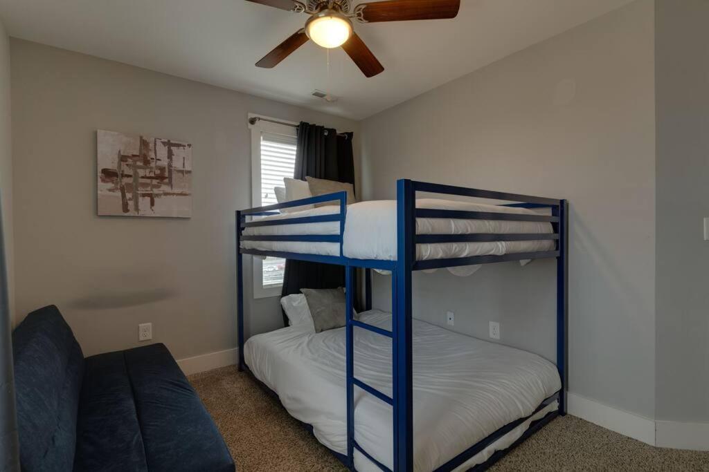 3 Bedroom Home- Huge Yard For Pets 4 Miles To Broadway * Nashville