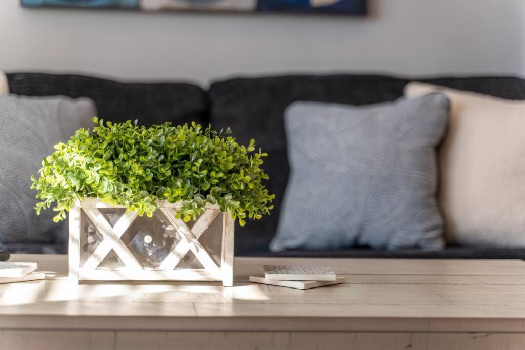 3 Bedroom Home- Huge Yard For Pets 4 Miles To Broadway Nashville