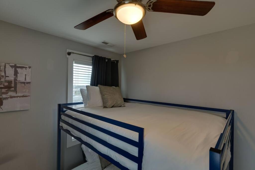 3 Bedroom Home- Huge Yard For Pets 4 Miles To Broadway Holiday home Nashville