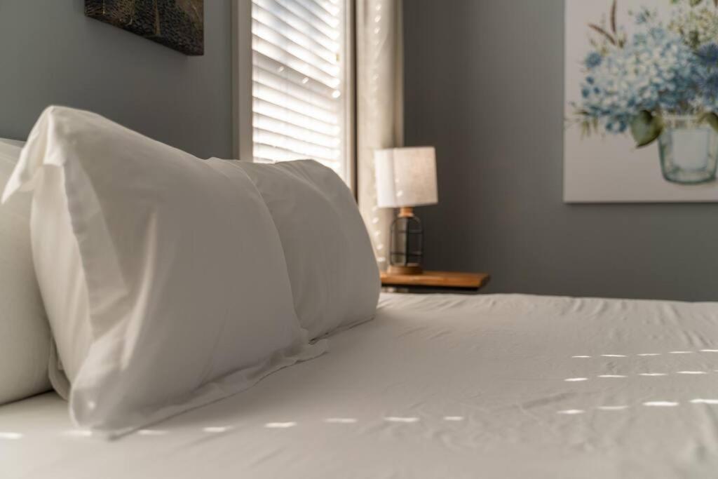 3 Bedroom Home- Huge Yard For Pets 4 Miles To Broadway * Nashville