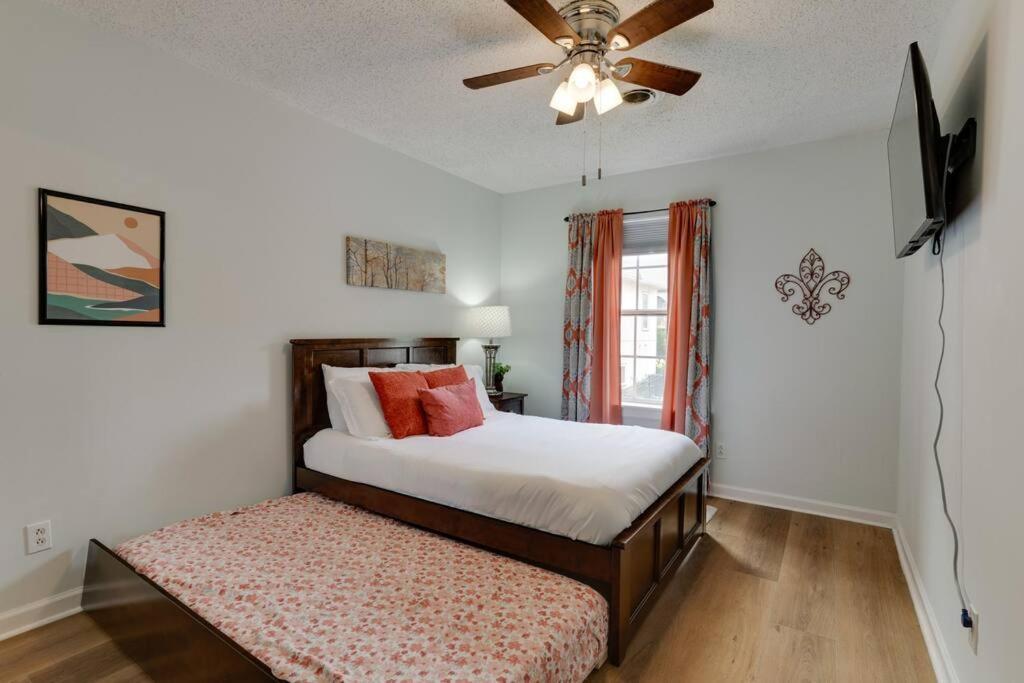Beautiful 3 Bedroom- Free Parking 2m To Broadway *
