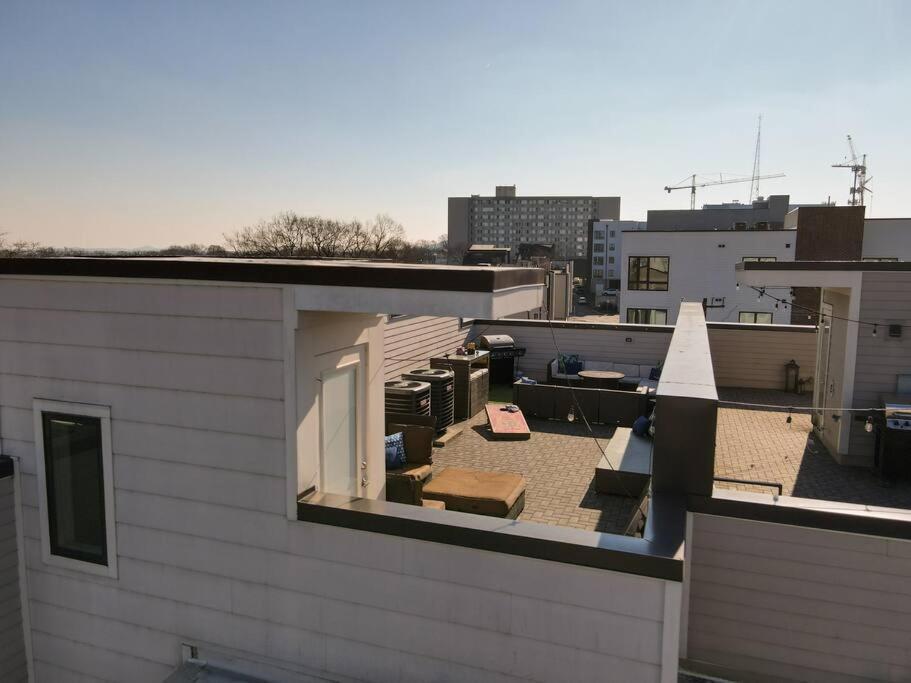 Holiday home Fantastic Game And Rooftop 1mi To Broadway *