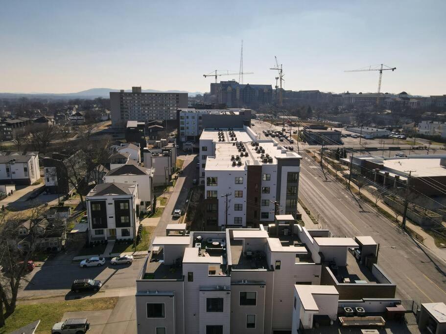 Fantastic Game And Rooftop 1mi To Broadway Holiday home *