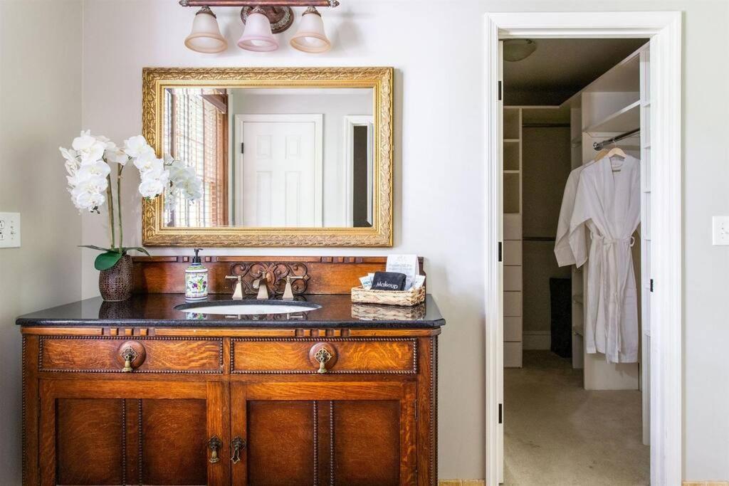 Prime Location In 12south, Walkable To Shopping & Dining Holiday home Nashville