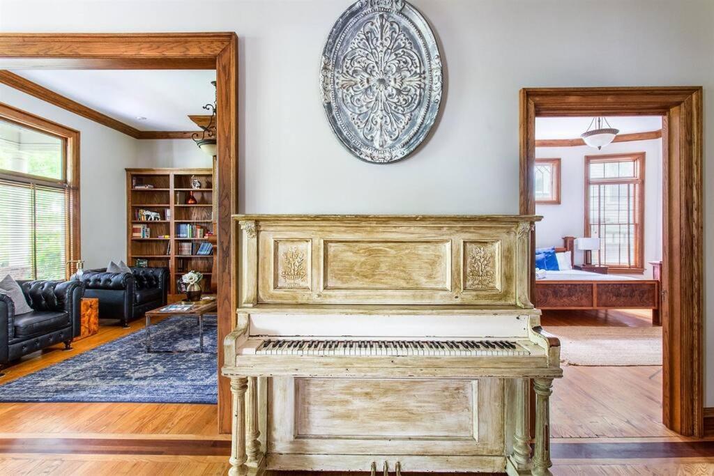 Prime Location In 12south, Walkable To Shopping & Dining