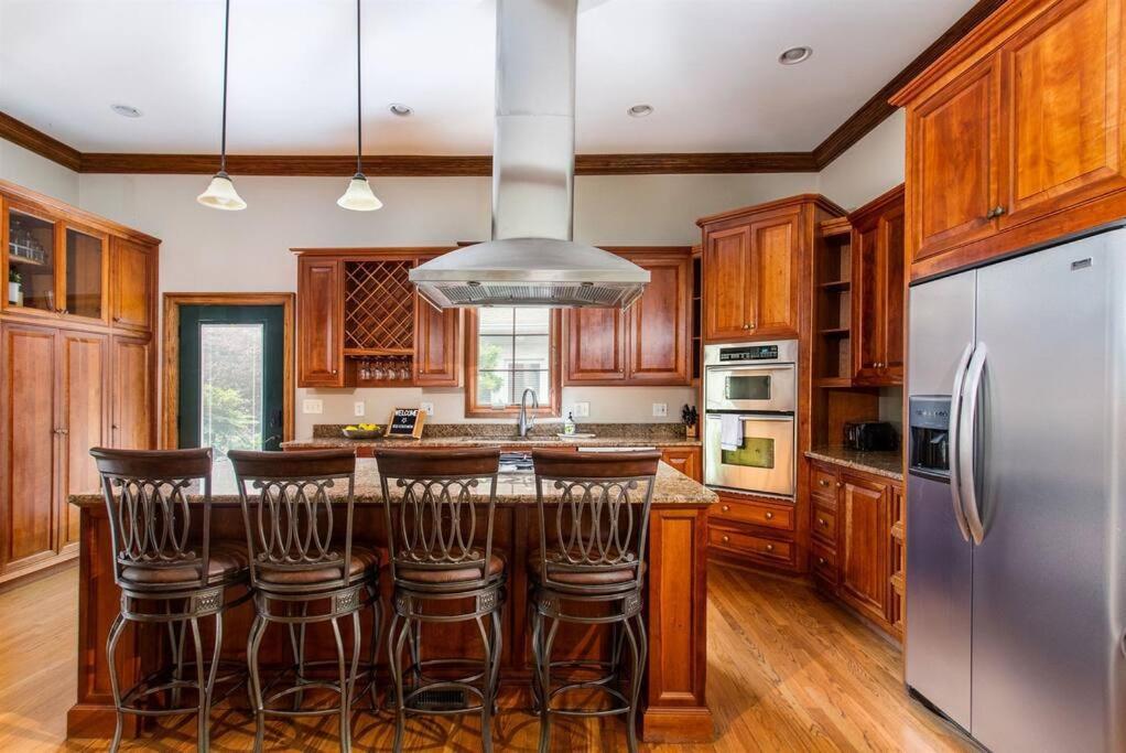 Prime Location In 12south, Walkable To Shopping & Dining *