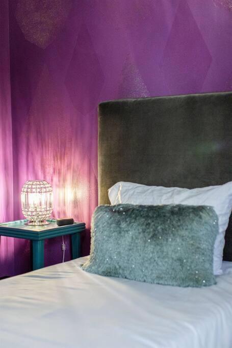 Minutes To Downtown, Walkable To Shopping & Dining Nashville