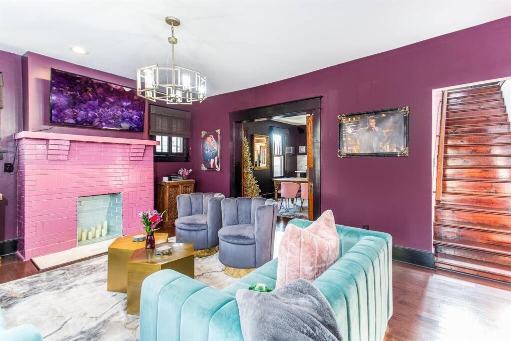 Minutes To Downtown, Walkable To Shopping & Dining Holiday home