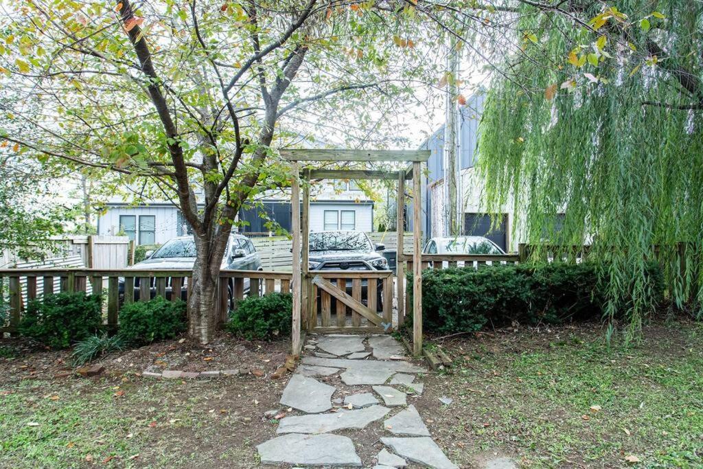 Holiday home Minutes To Downtown, Walkable To Shopping & Dining *