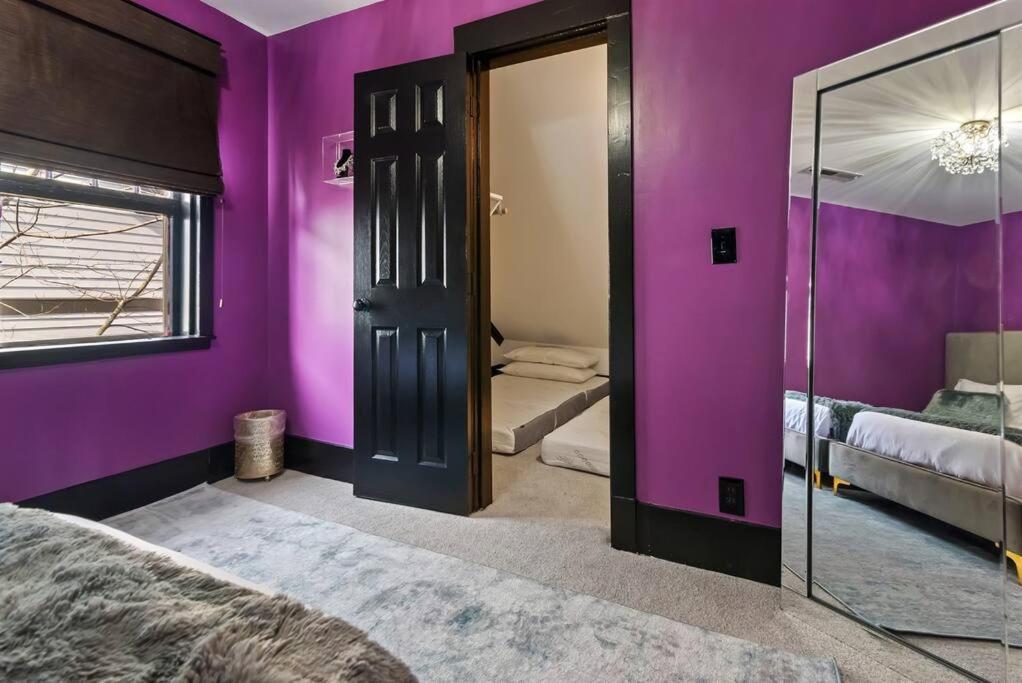 Minutes To Downtown, Walkable To Shopping & Dining Nashville