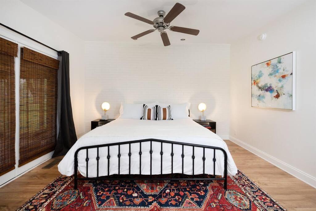 Minutes To Opry, Airport & Broadway Holiday home *