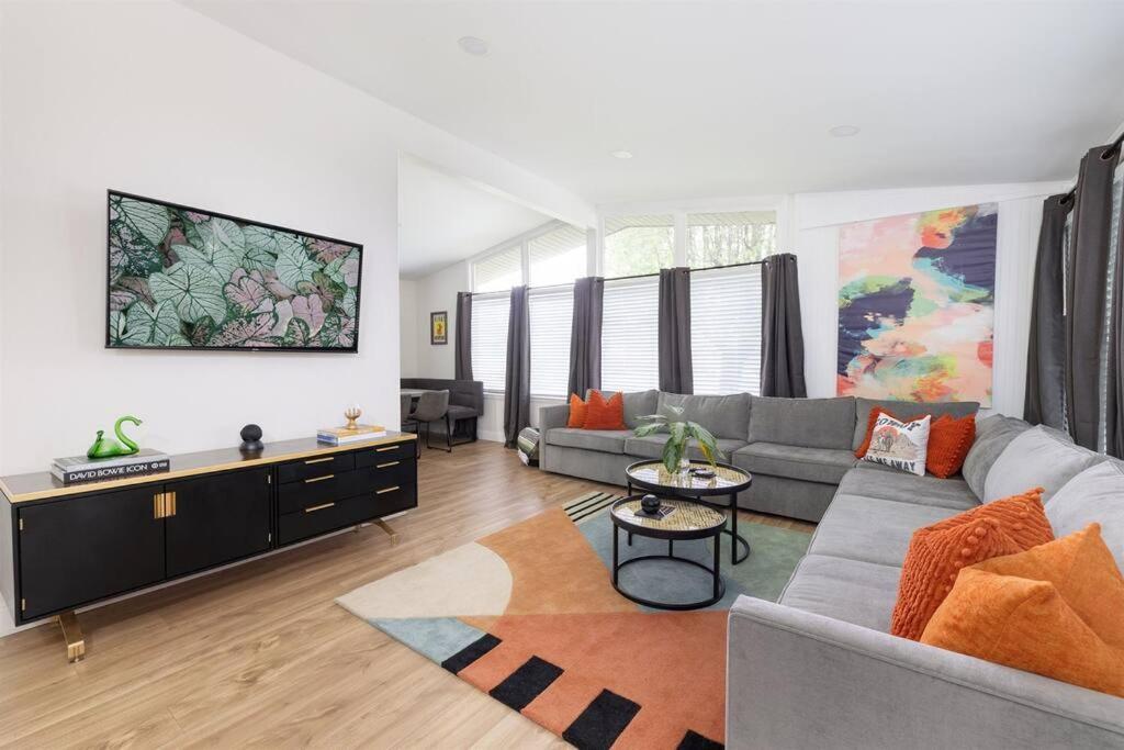 Minutes To Opry, Airport & Broadway