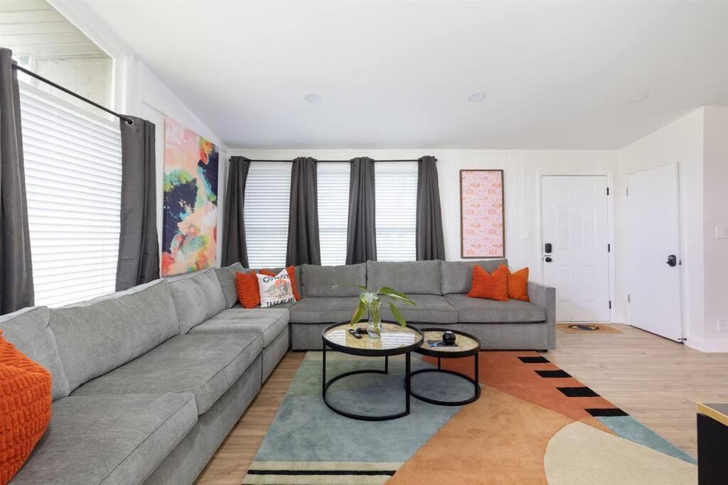 Minutes To Opry, Airport & Broadway