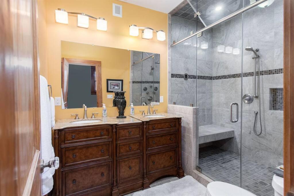 Deacon's House From The Tv Series, Nashville! Walk To Downtown! * Nashville