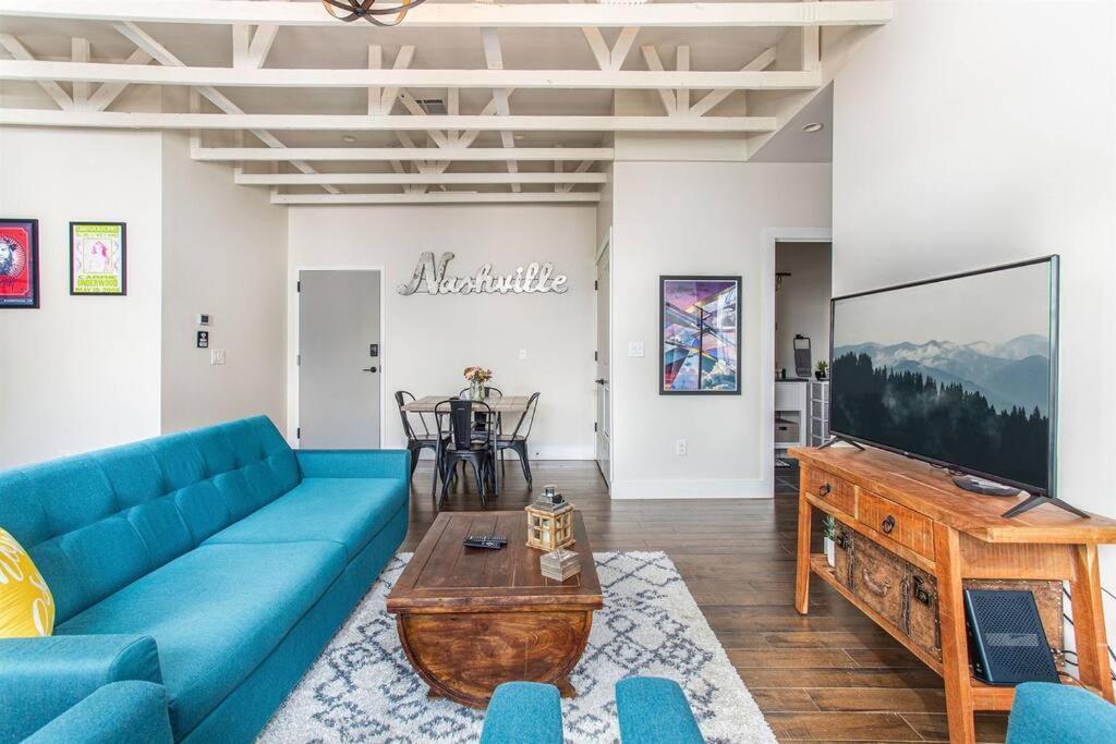 Historic Loft 2mi To Broadway On-site Speakeasy Apartment *