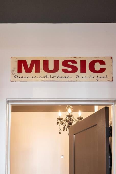 2 Side By Side Units, The Honky Tonk Party Pads, Parking Gym Pool Apartment Nashville
