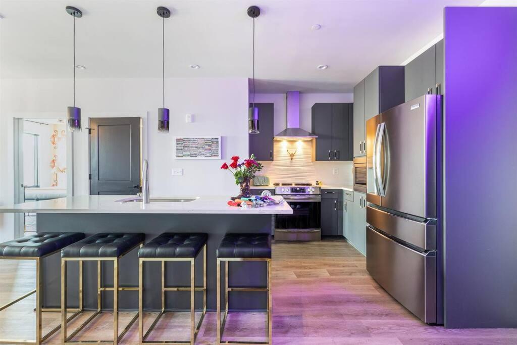 Apartment 2 Side By Side Units, The Honky Tonk Party Pads, Parking Gym Pool