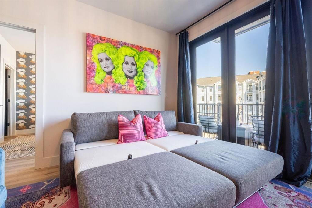 Apartment 2 Side By Side Units, The Honky Tonk Party Pads, Parking Gym Pool