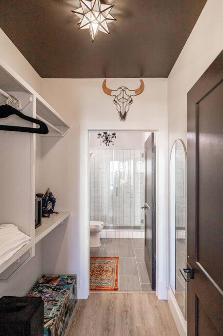 Apartment Downtown Midtown Vanderbilt, Honky Tonk Party Pad 2, Parking Gym Pool