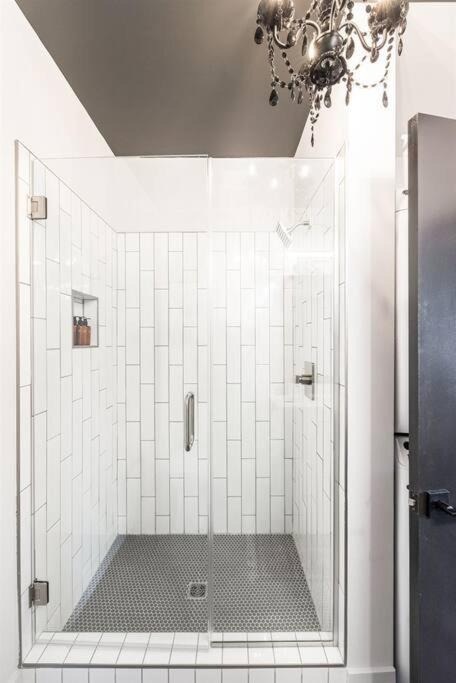 Downtown Midtown Vanderbilt, Honky Tonk Party Pad 1, Parking Gym Pool Nashville