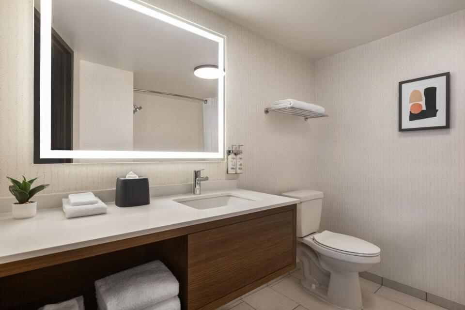 Hotel Downtown - Stadium By Ihg 3*