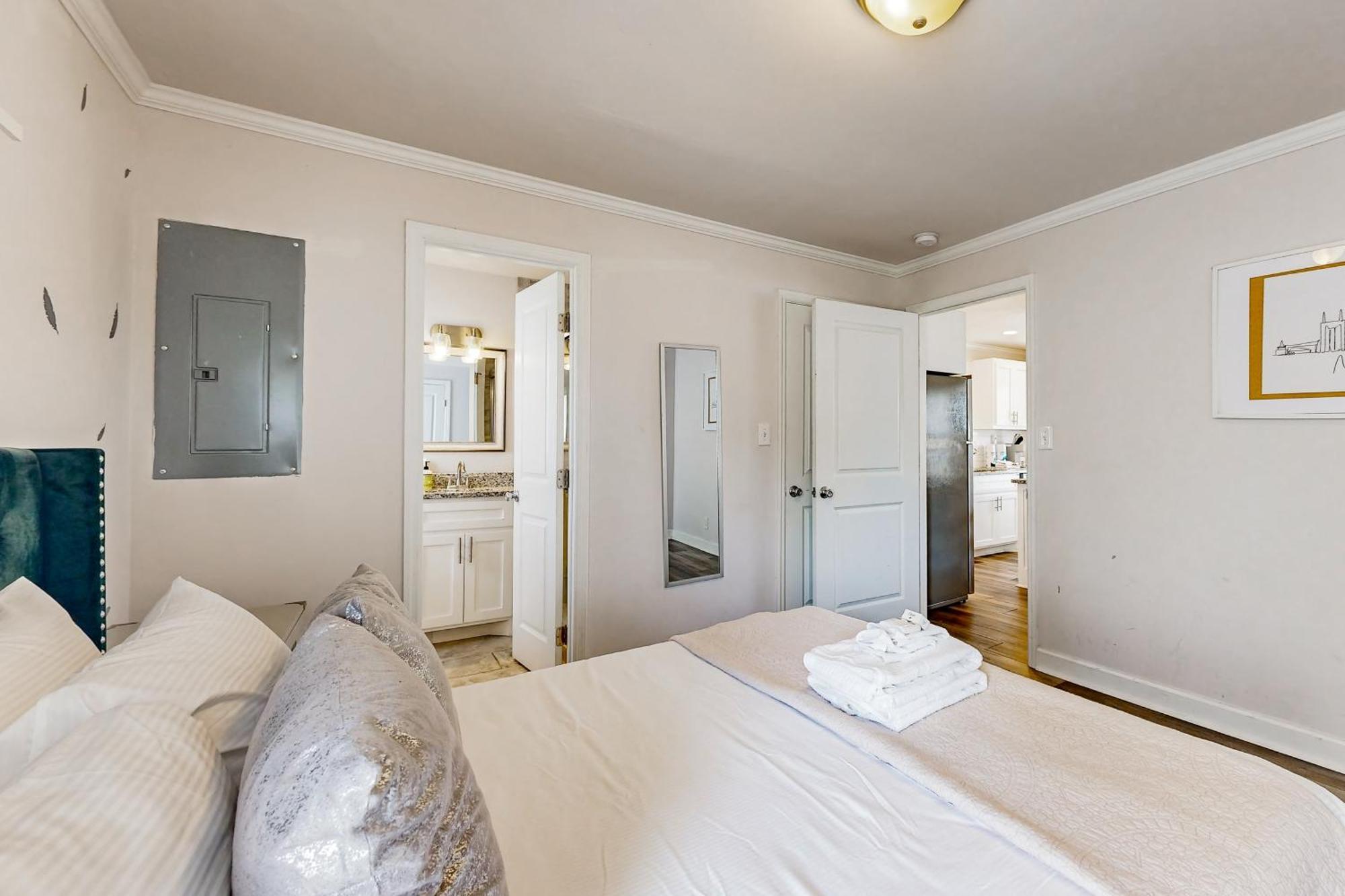 Capitol Hill Retreat A, B, C Apartment *