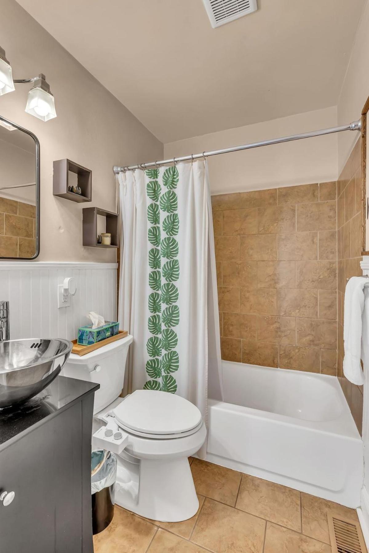 Prime East Nash Location - 5 Mins To Broadway Holiday home *