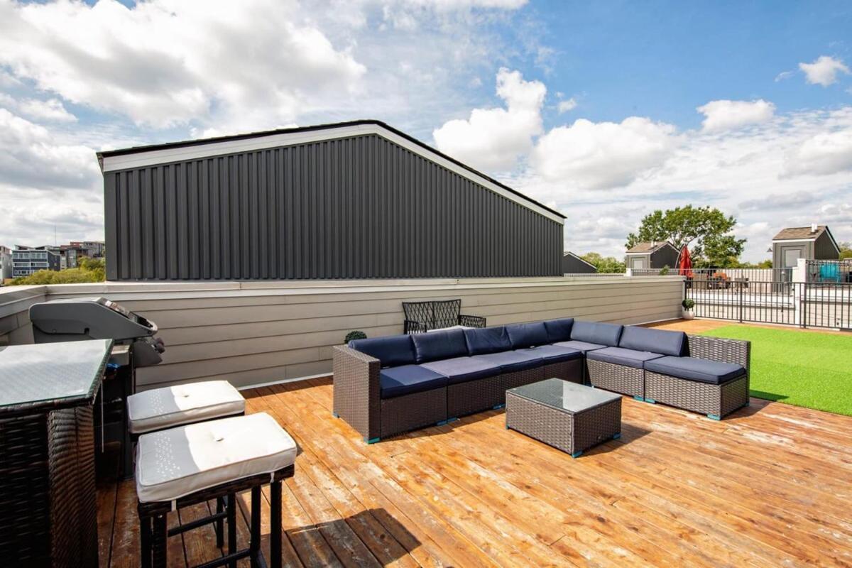 2 Lux Homes Huge Rooftop 2mi To Dt Sleeps 24 Holiday home