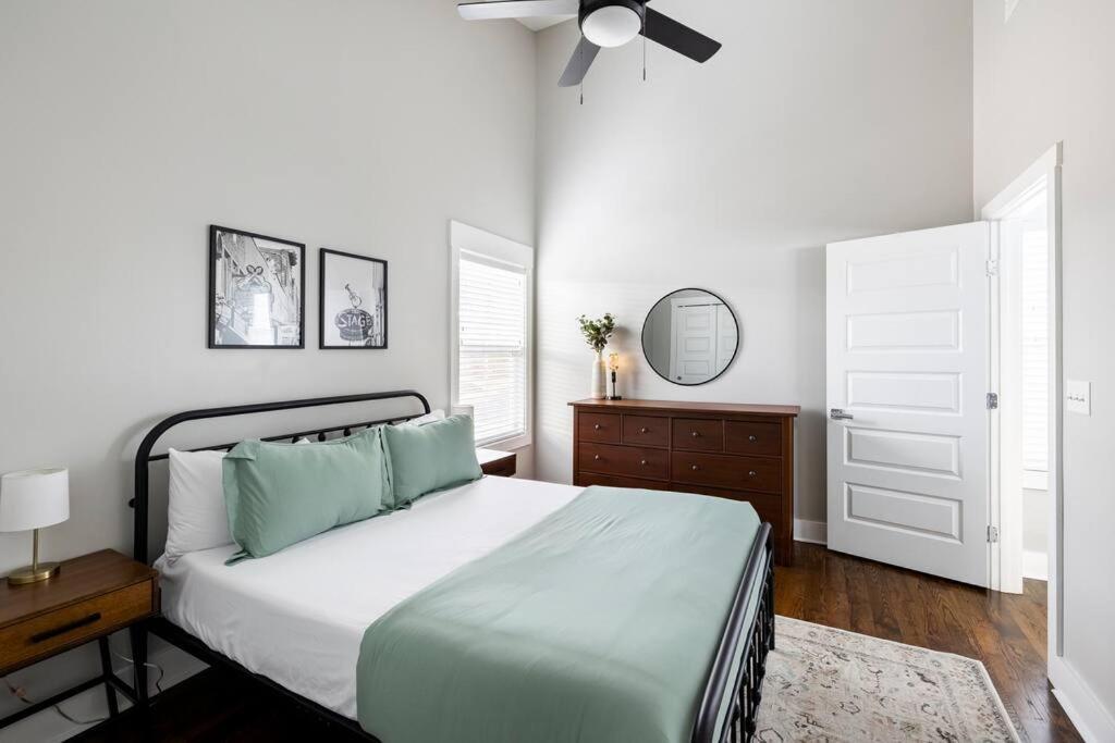 Hot Tub, Fire Pit, King Bd & Ig Opps - 5 Min To Dt *