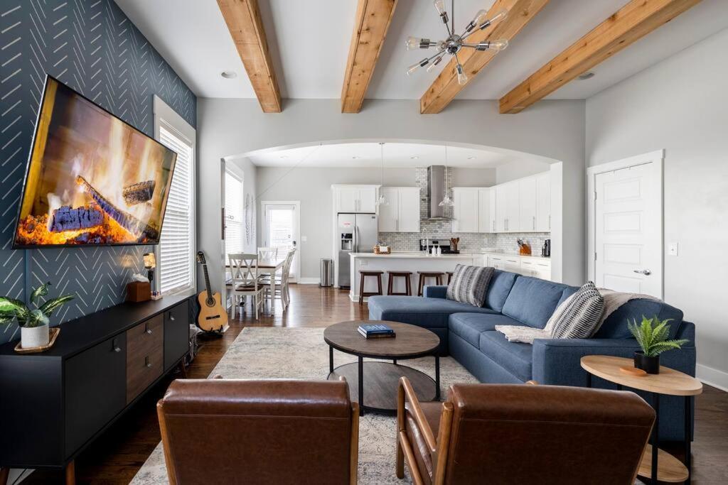 Hot Tub, Fire Pit, King Bd & Ig Opps - 5 Min To Dt *