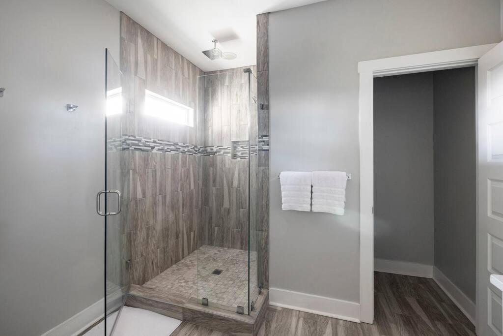 Hot Tub, Fire Pit, King Bd & Ig Opps - 5 Min To Dt Holiday home Nashville