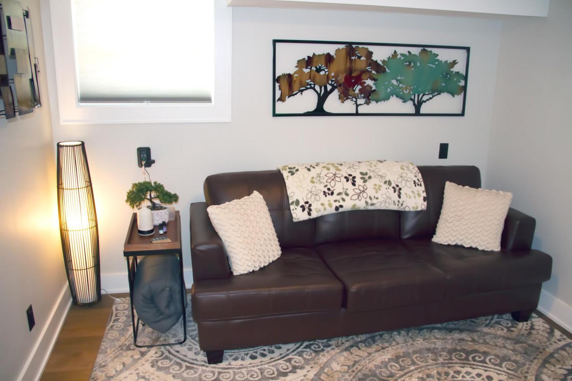 8 Minutes To Downtown!