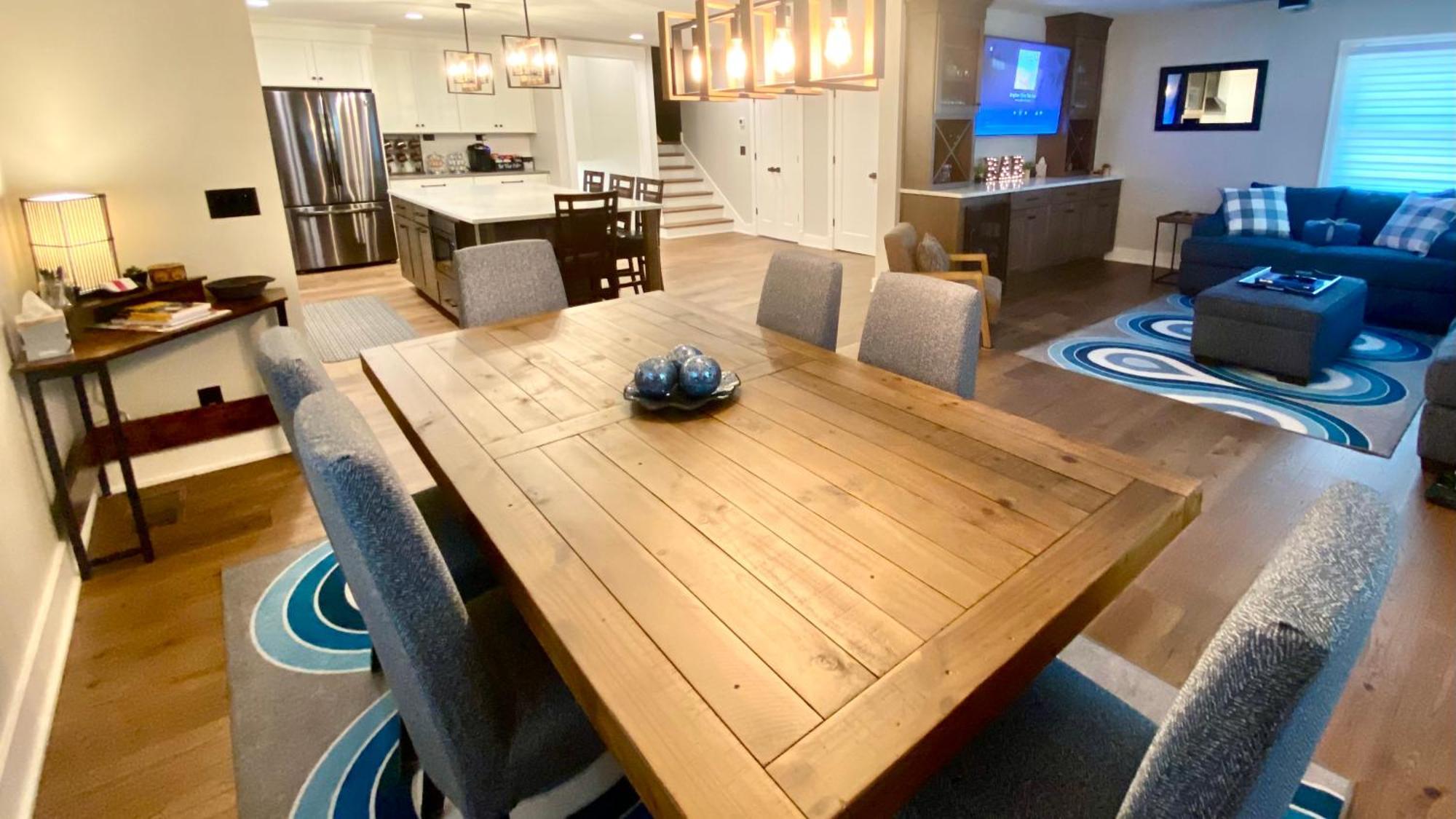 8 Minutes To Downtown! Holiday home *