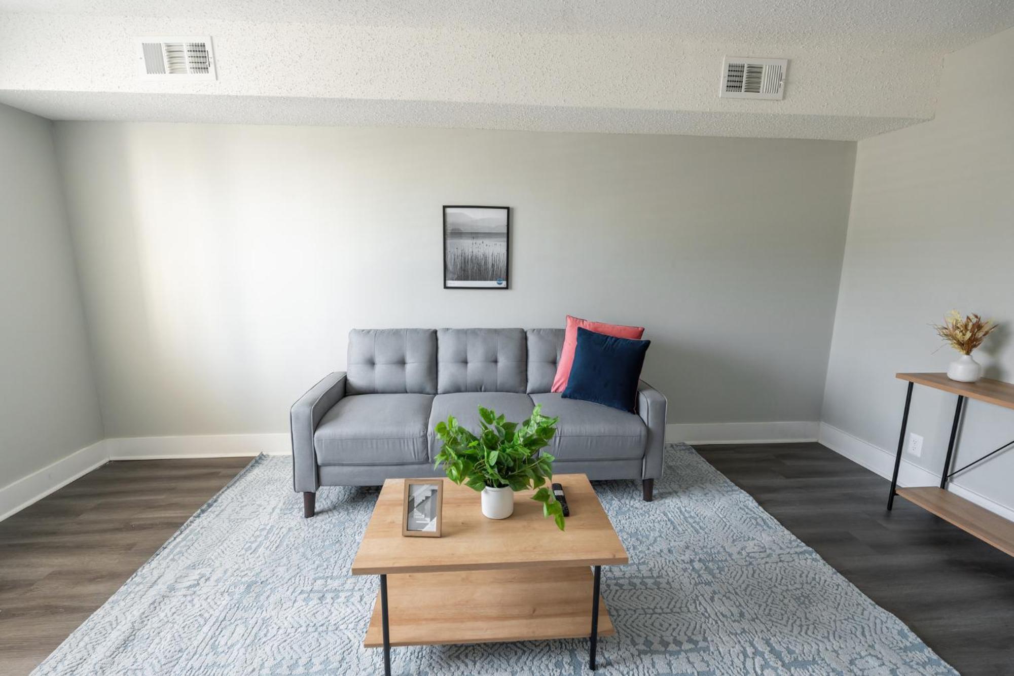 Brentwood N9 I Cozy & Comfy I 2bd I Free Parking Apartment