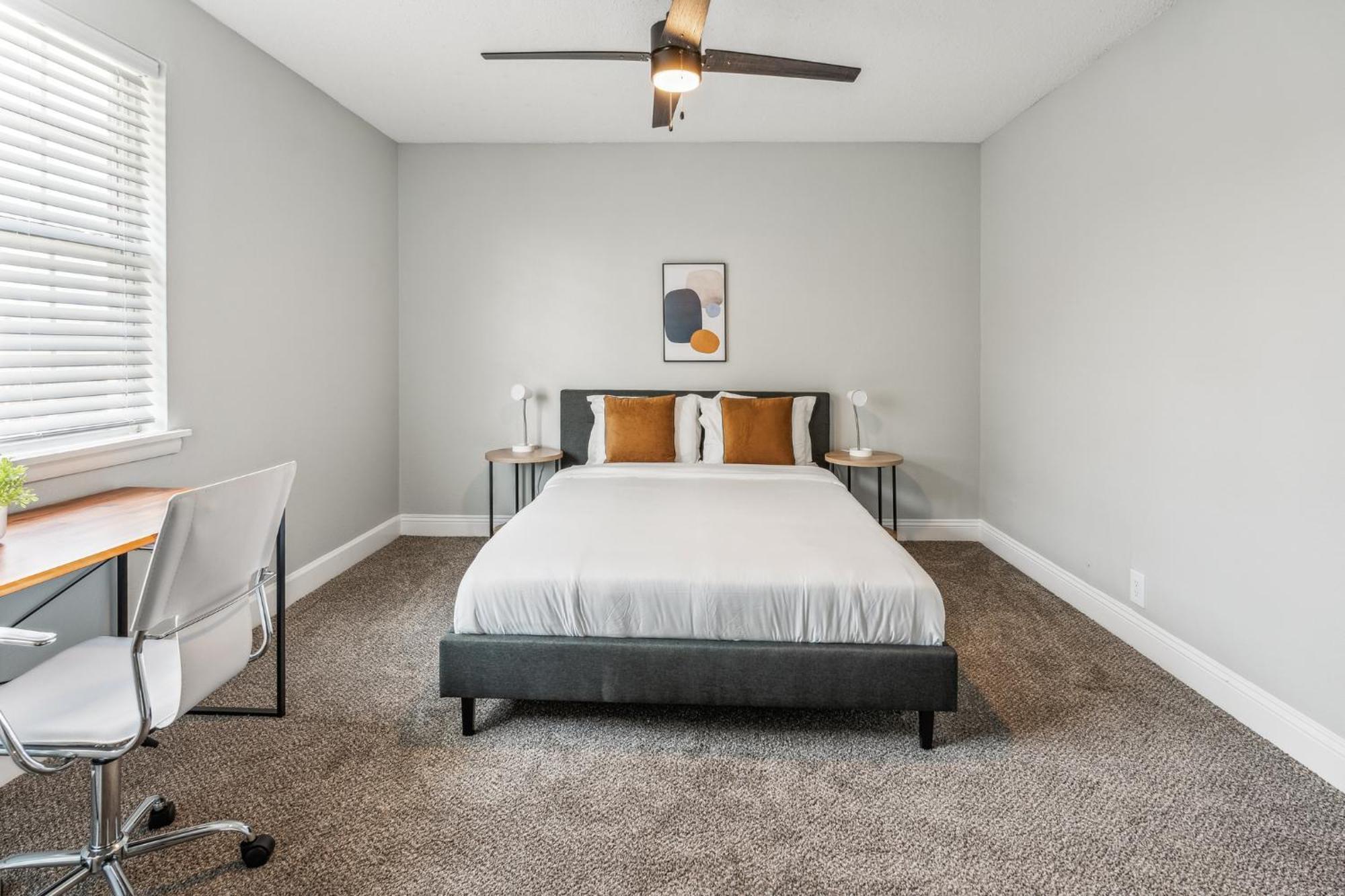 Brentwood D6 I Cozy & Comfy I 2bd I Free Parking *