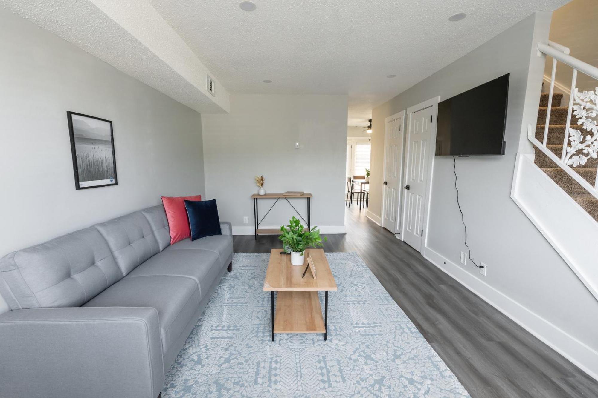 Brentwood N9 I Cozy & Comfy I 2bd I Free Parking *
