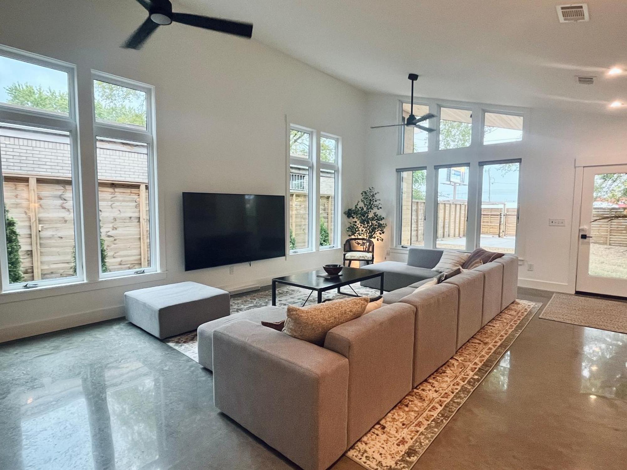 Holiday home Restful Sanctuary Minutes From Downtown *