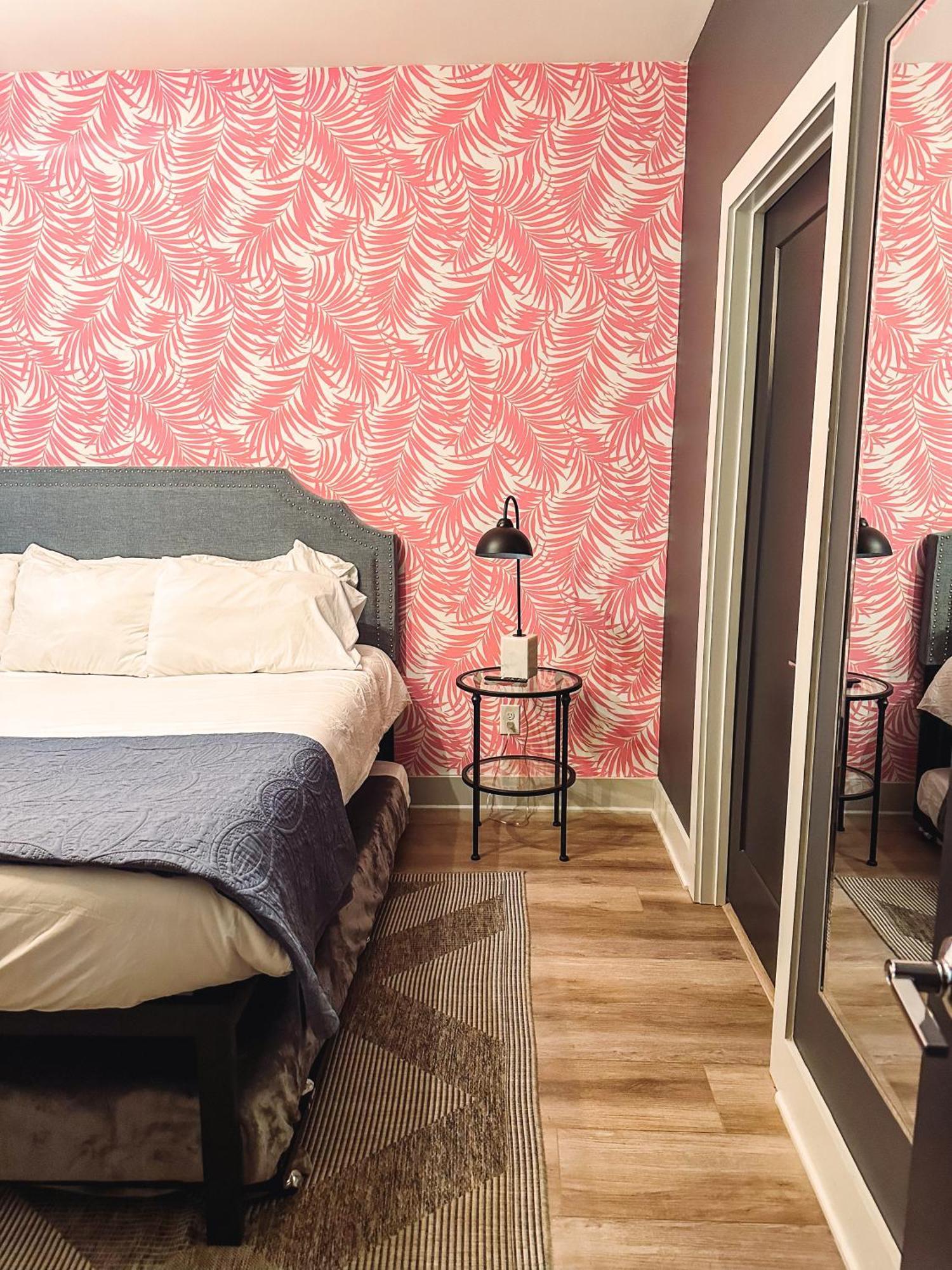 Holiday home The Swift House - 13 Bed Townhome In East Nash!
