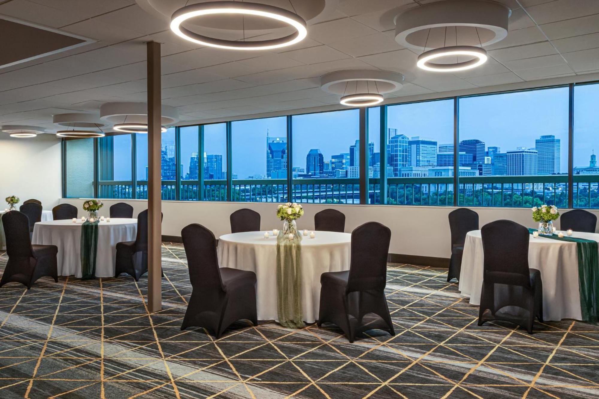 Hotel Downtown - Stadium By Ihg 3*