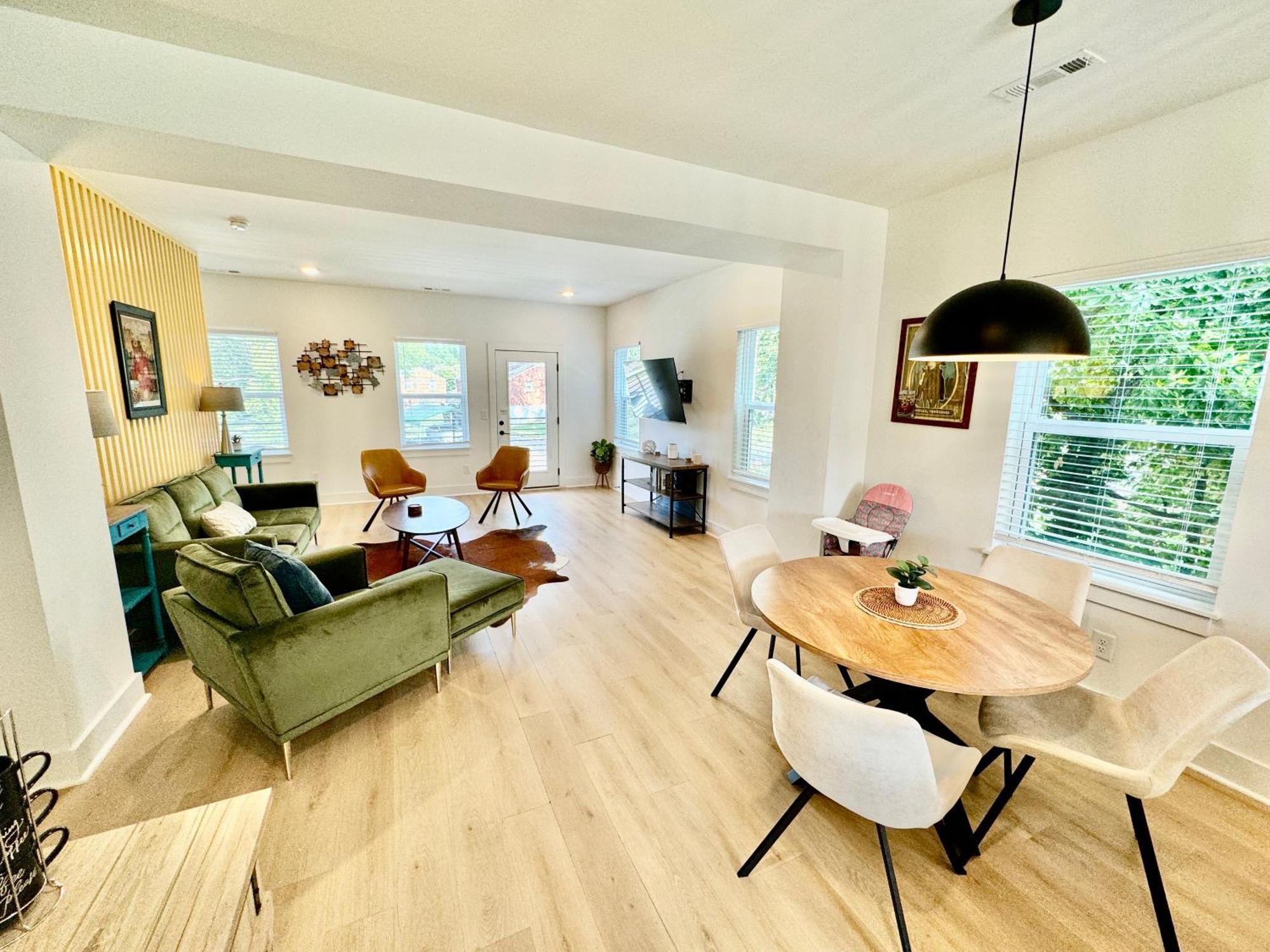 Holiday home Closetobroadwayairportoprymillsgameroom20
