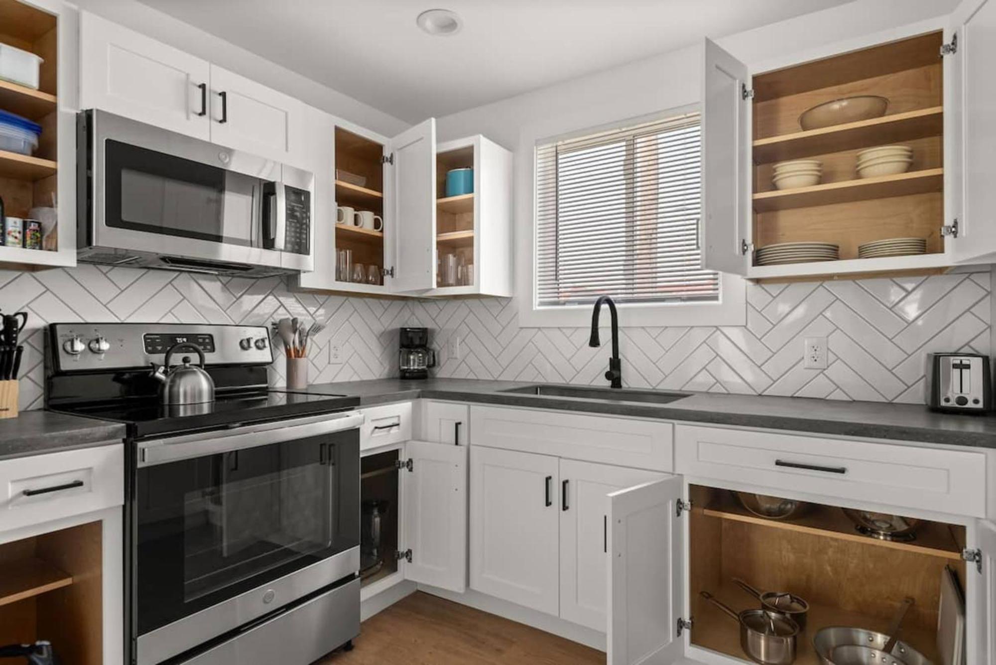 Explore From Your Stylish Unit Unit 3b Apts *