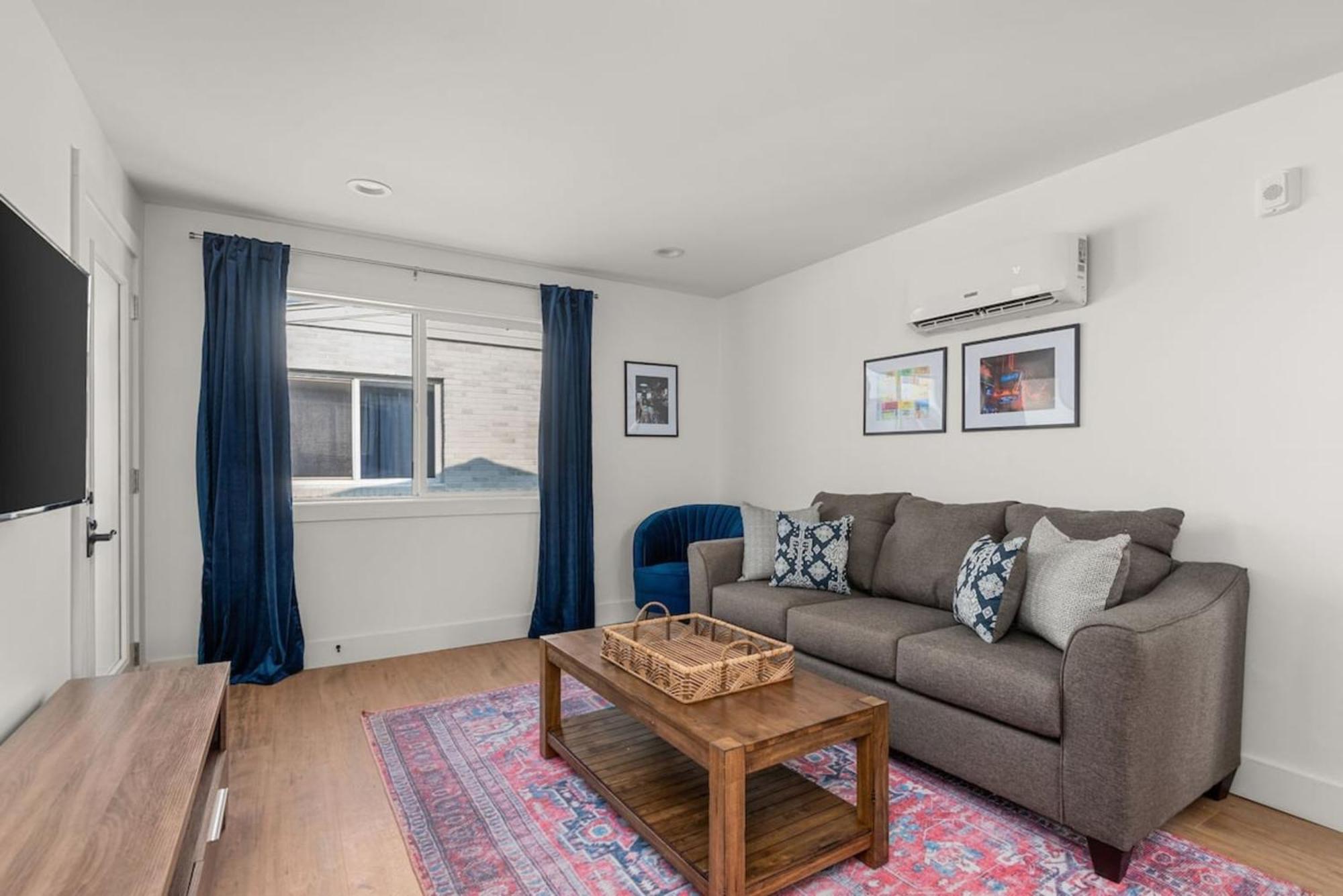 Explore From Your Stylish Unit Unit 3b Apts Nashville