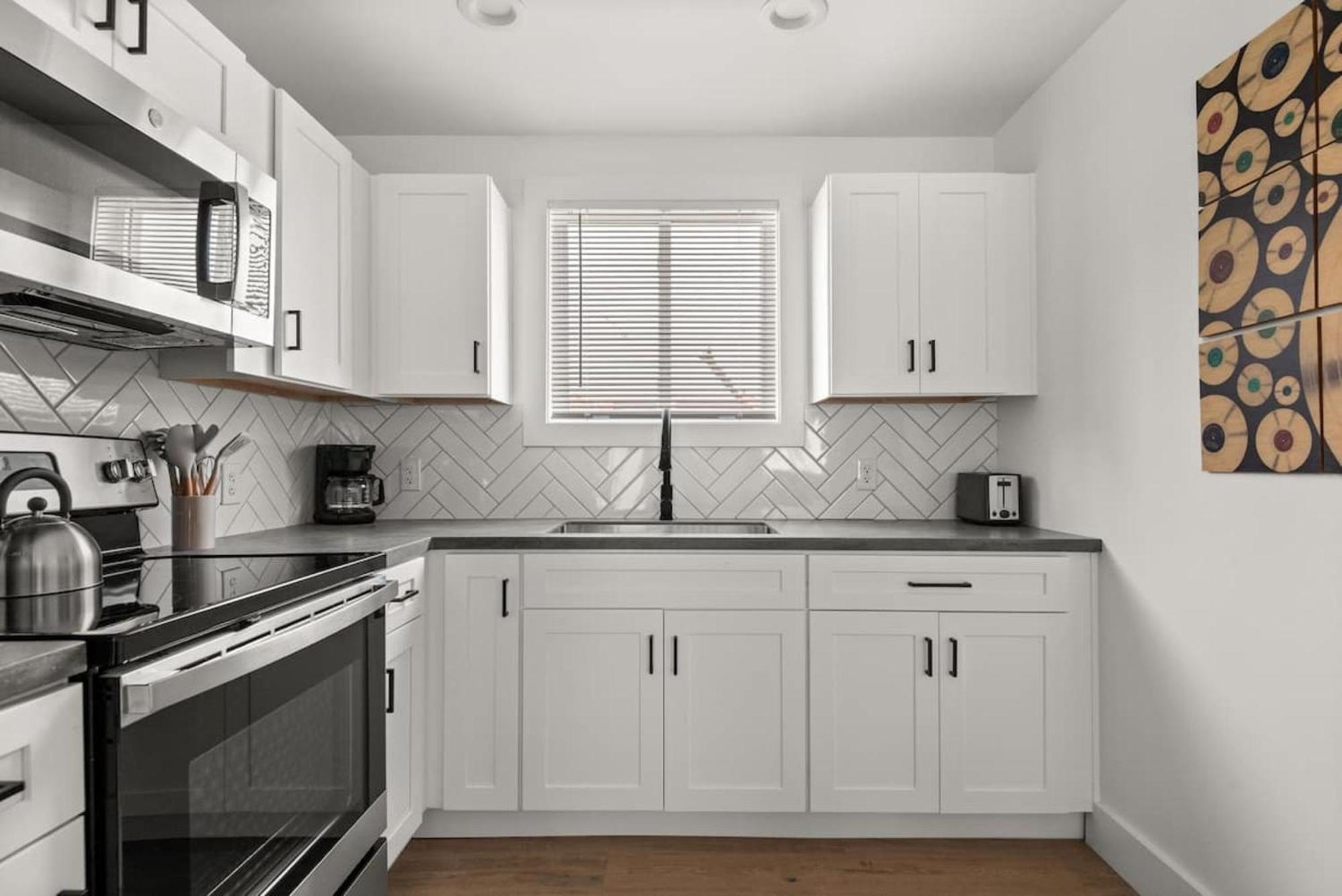 Modern Comforts Near Unit 4b Apts Apartment