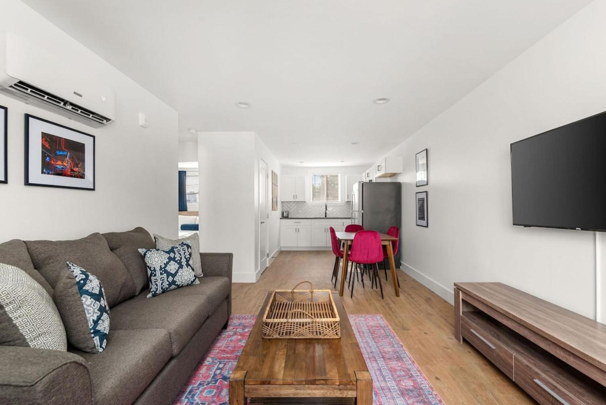 Modern Comforts Near Unit 4b Apts Apartment *
