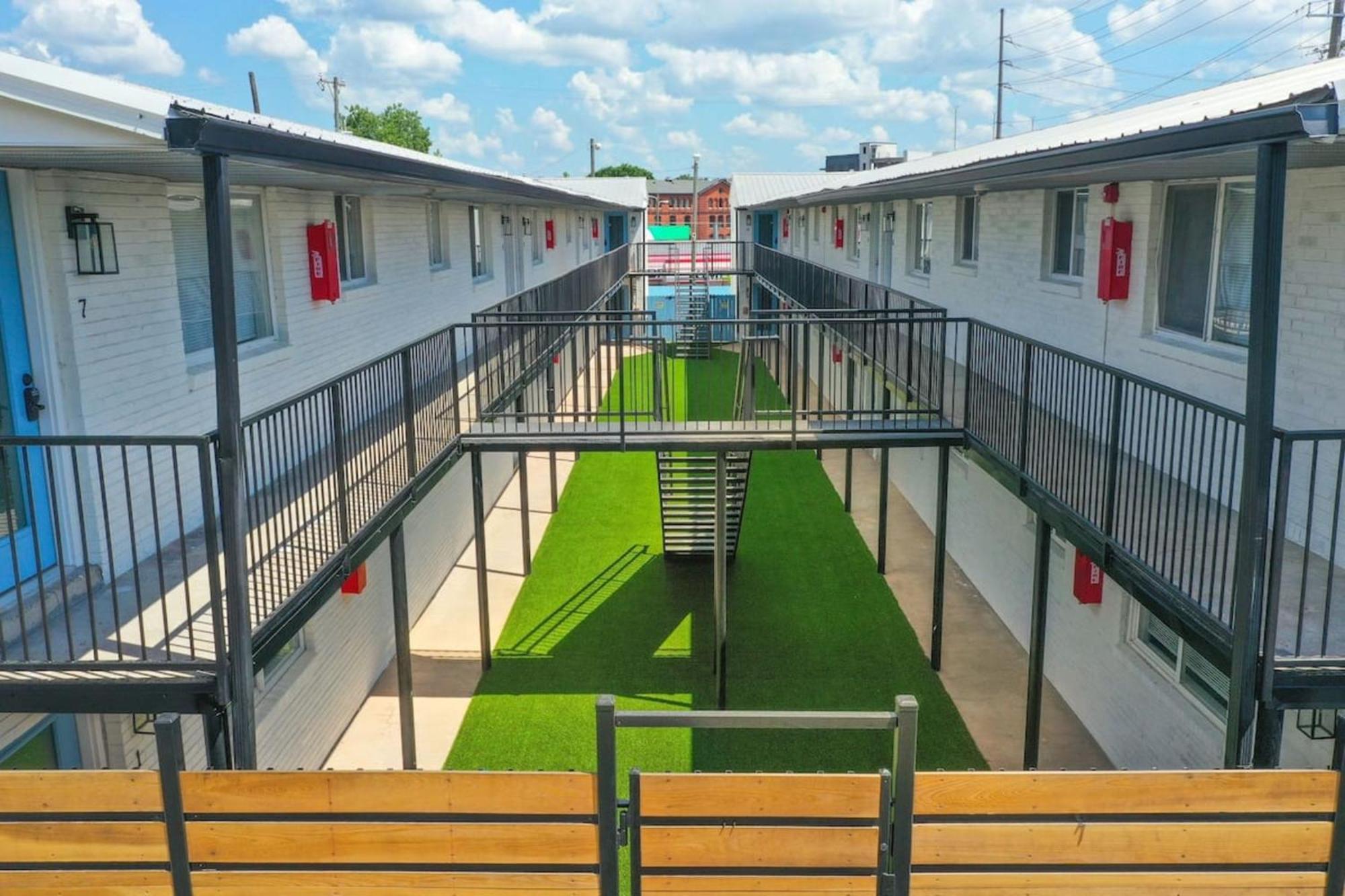 Apartment Modern Unit In Area Unit 10b Apts