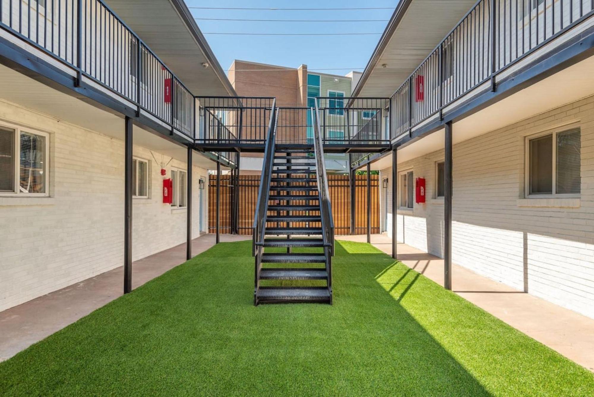 Modern Unit In Area Unit 10b Apts Apartment