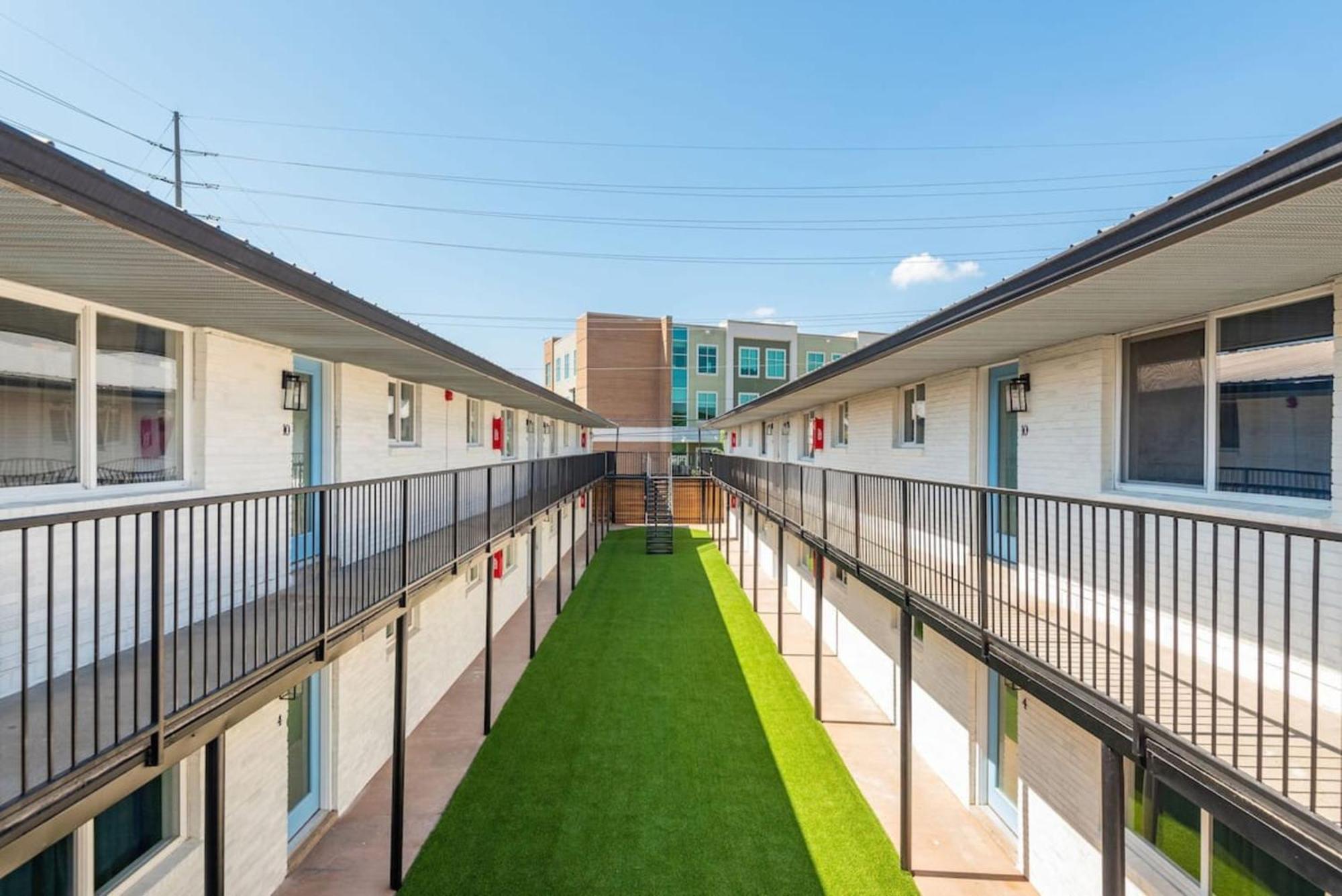 Apartment Modern Unit In Area Unit 10b Apts *
