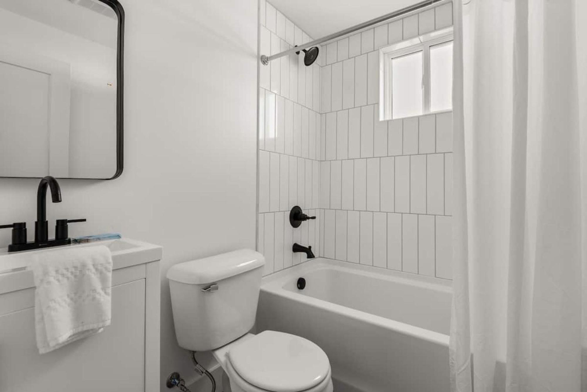 Modern Unit In Area Unit 10b Apts * Nashville