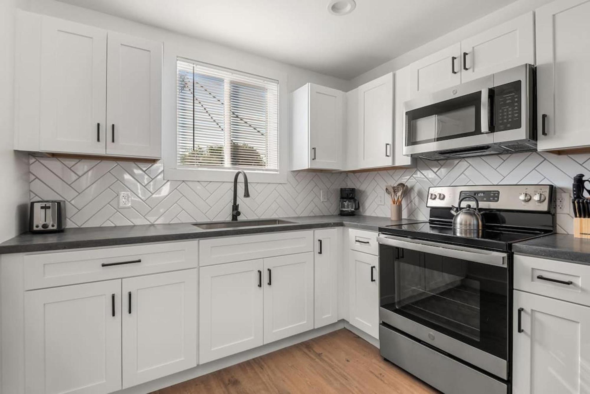 Cityscape Haven In Unit #6a Apts Apartment *