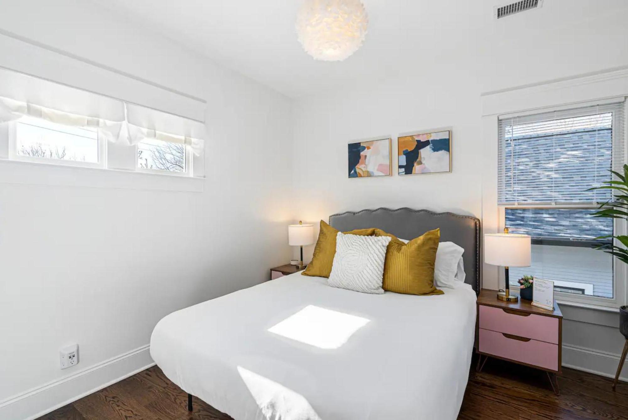 The Lockeland-modern & Airy Escape, Walk To It Holiday home
